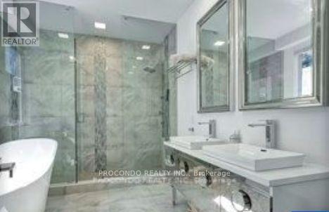 Room 2 - 528 Jones Road, Hamilton, ON - Indoor Photo Showing Bathroom