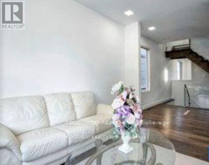 Room 2 - 528 Jones Road, Hamilton, ON - Indoor