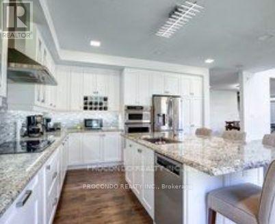 Room 2 - 528 Jones Road, Hamilton, ON - Indoor Photo Showing Kitchen With Upgraded Kitchen