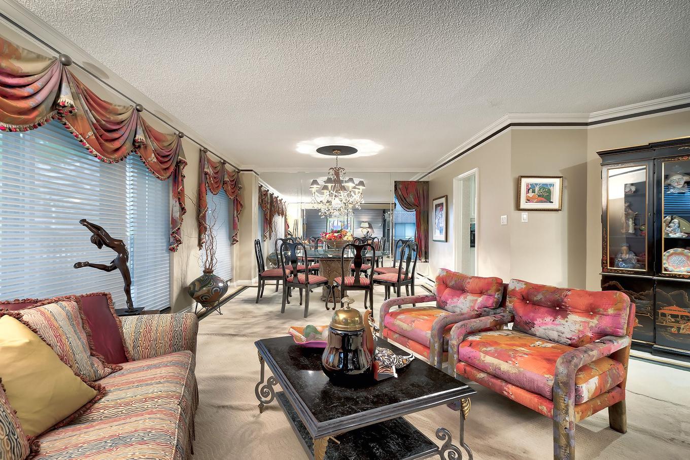 Salon - 205-5720 Av. Rembrandt, Côte-Saint-Luc, QC - Indoor Photo Showing Living Room