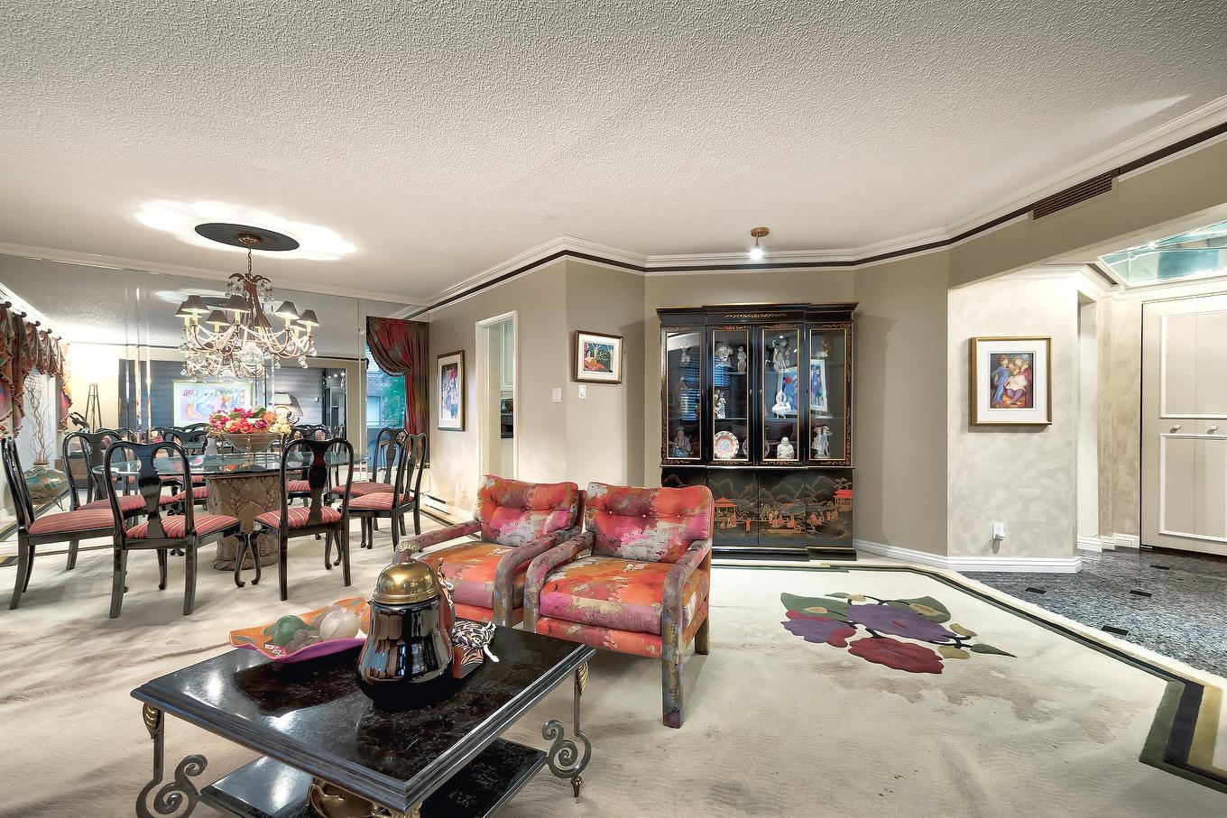 Salon - 205-5720 Av. Rembrandt, Côte-Saint-Luc, QC - Indoor Photo Showing Living Room