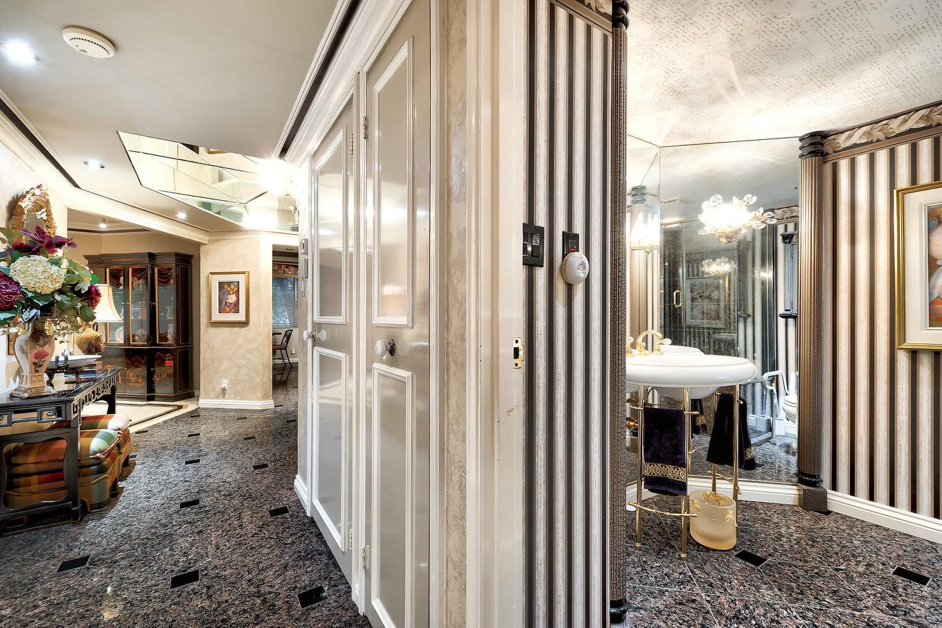 Vue d'ensemble - 205-5720 Av. Rembrandt, Côte-Saint-Luc, QC - Indoor Photo Showing Other Room