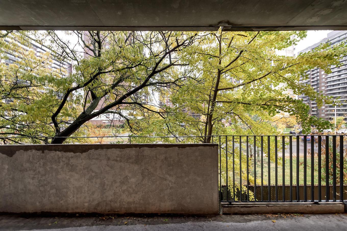 Balcon - 205-5720 Av. Rembrandt, Côte-Saint-Luc, QC -