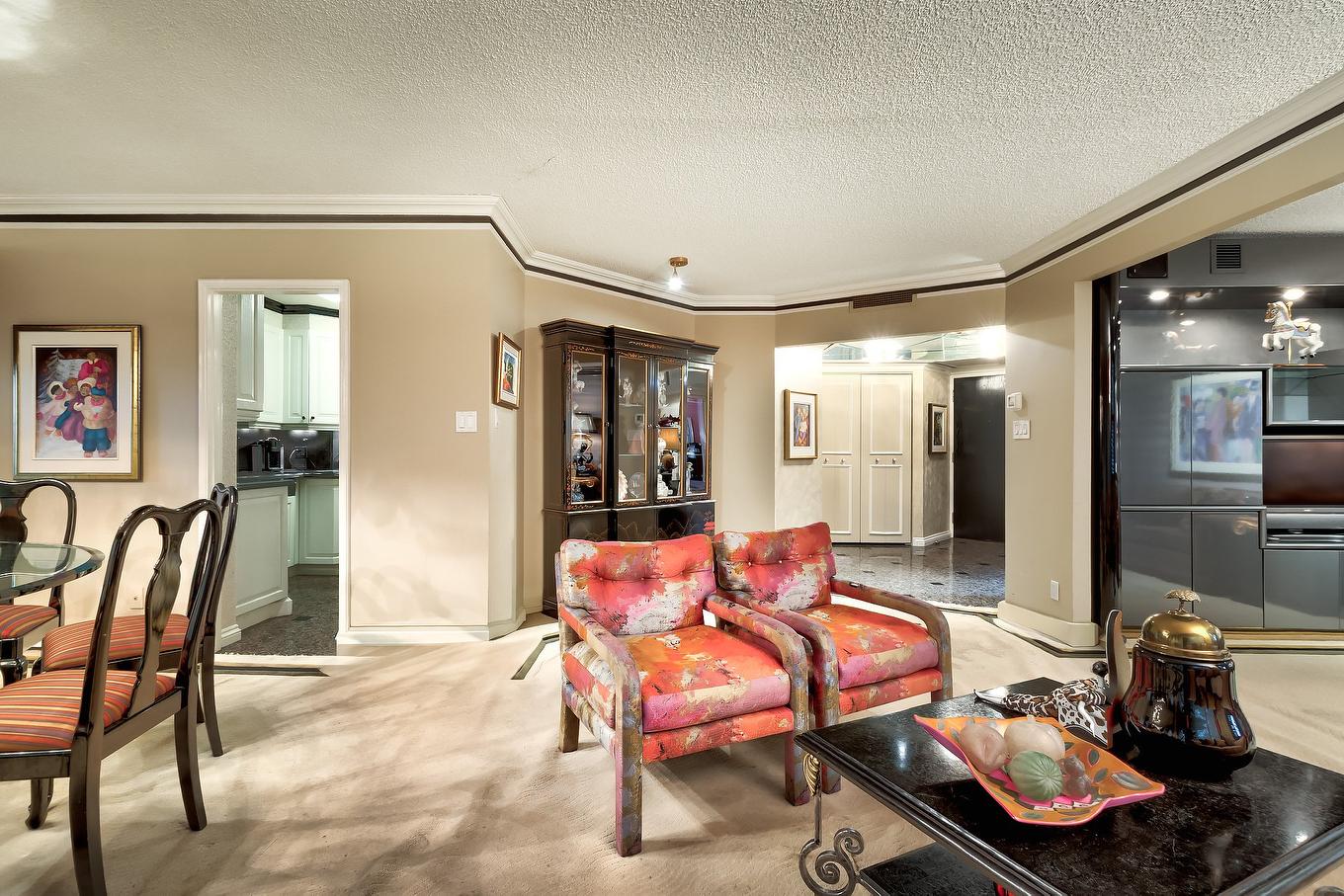 Salon - 205-5720 Av. Rembrandt, Côte-Saint-Luc, QC - Indoor Photo Showing Other Room