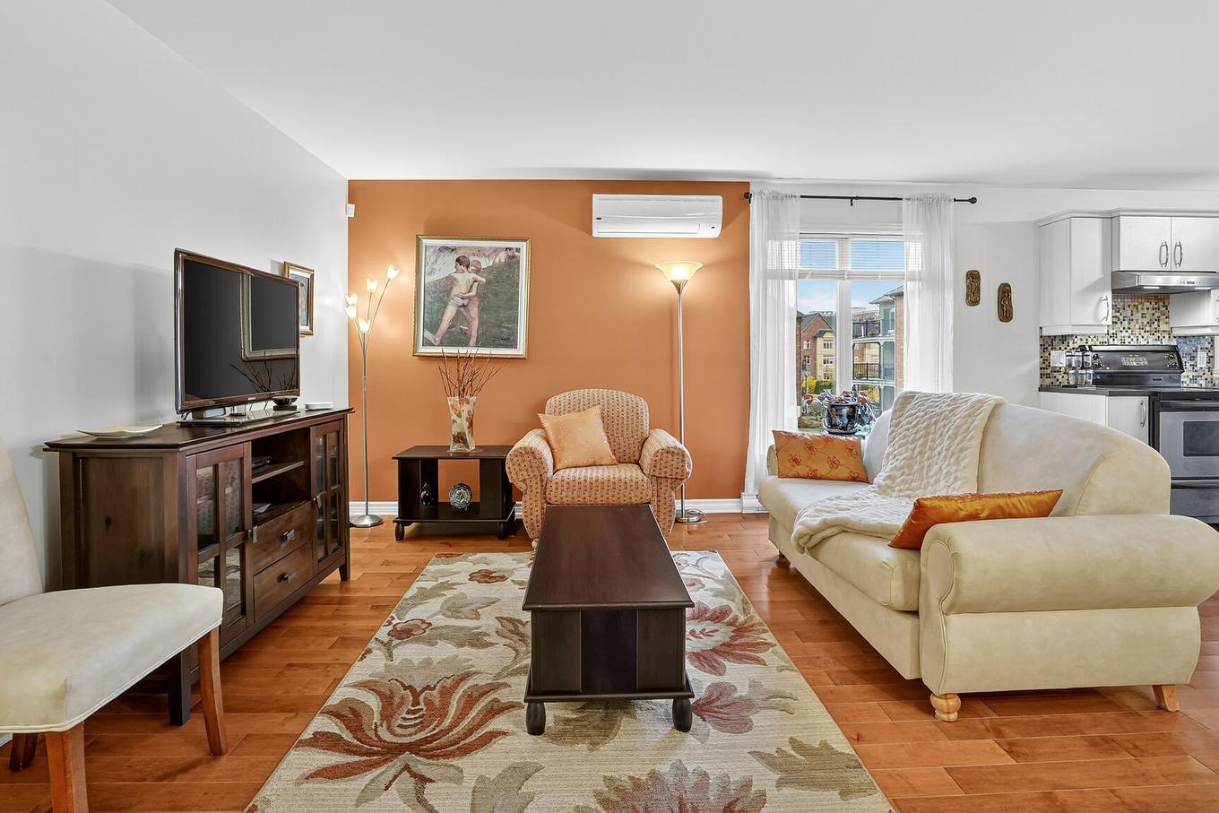 Living room - 3-8100 Rue De Londres, Brossard, QC - Indoor Photo Showing Living Room