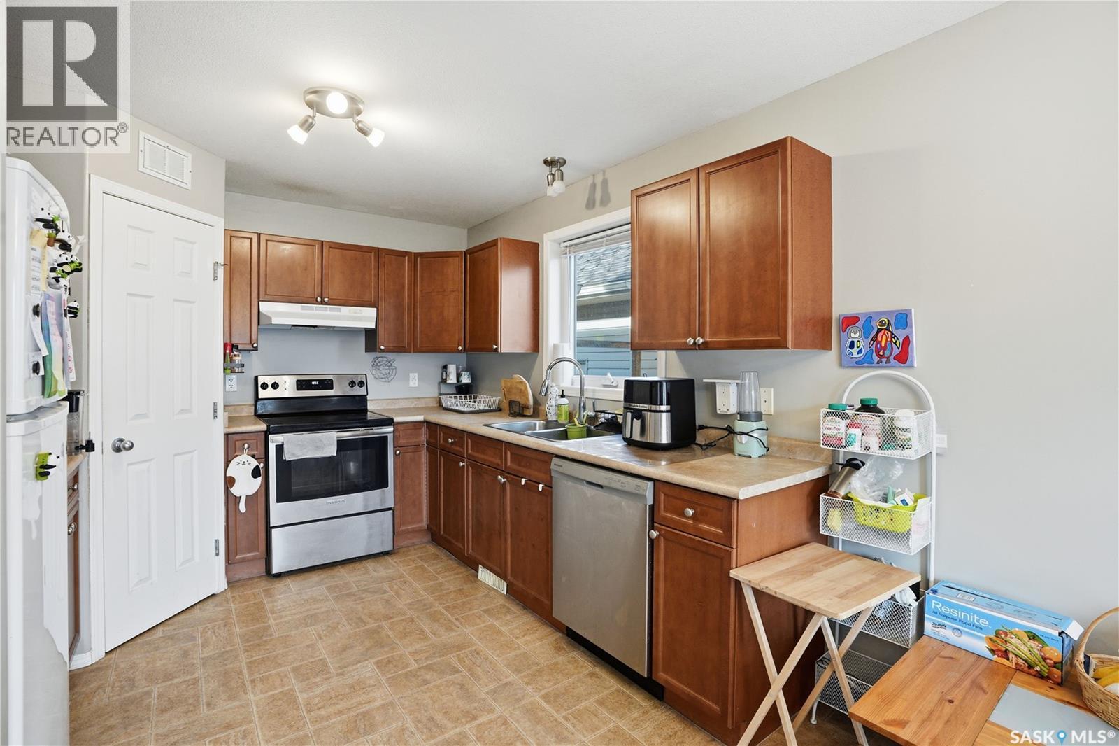111 Dulmage Crescent, Saskatoon, SK - Indoor Photo Showing Kitchen With Double Sink