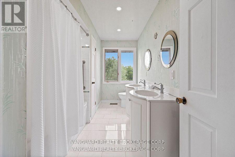 80 Kleins Crescent, Vaughan, ON - Indoor Photo Showing Bathroom