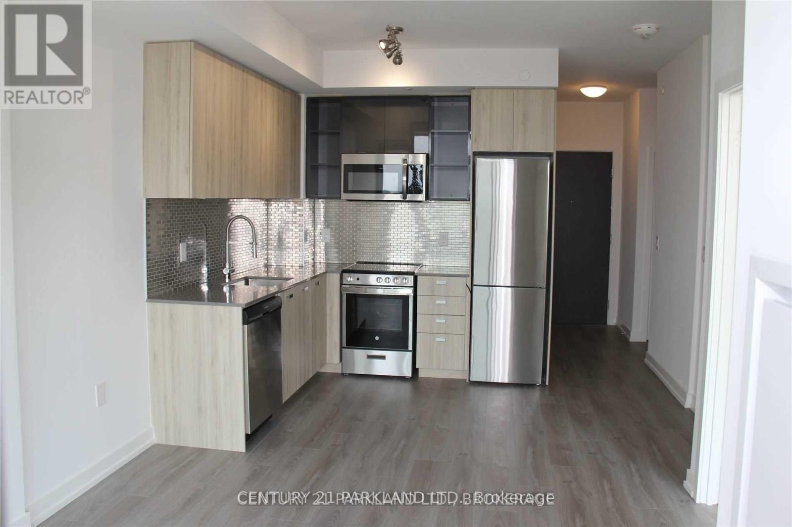 802 - 10 De Boers Drive, Toronto, ON - Indoor Photo Showing Kitchen