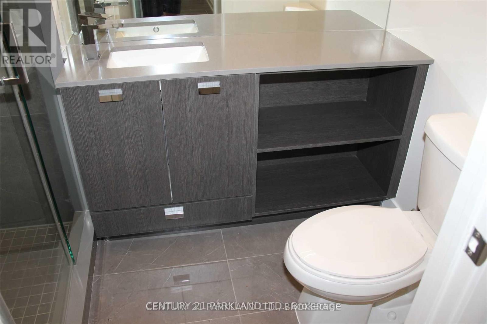 802 - 10 De Boers Drive, Toronto, ON - Indoor Photo Showing Bathroom