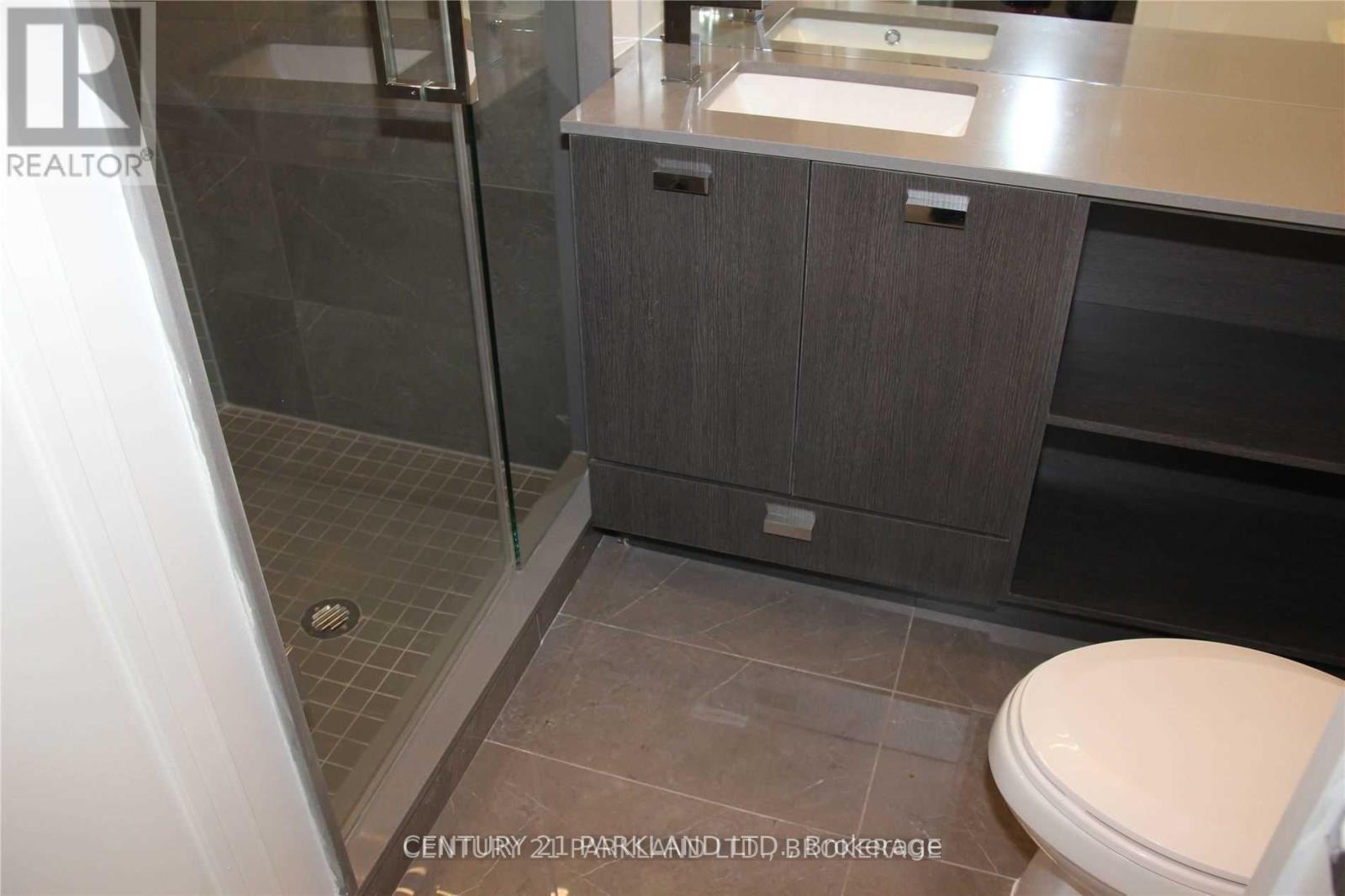 802 - 10 De Boers Drive, Toronto, ON - Indoor Photo Showing Bathroom
