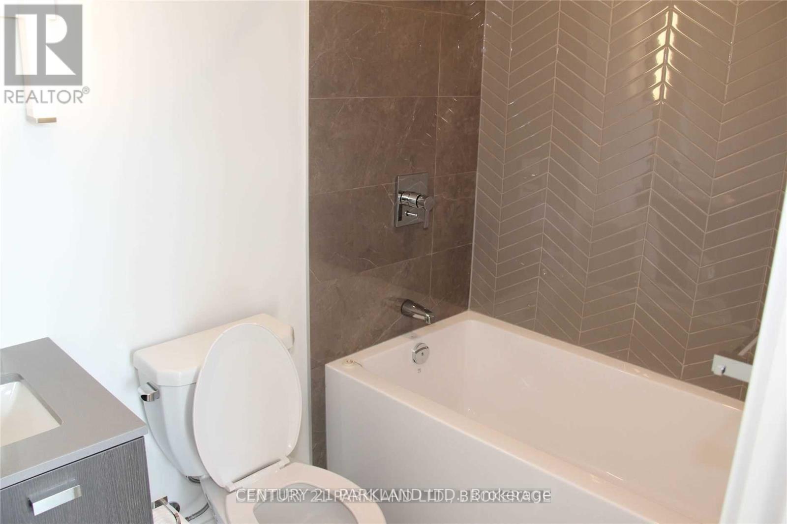 802 - 10 De Boers Drive, Toronto, ON - Indoor Photo Showing Bathroom