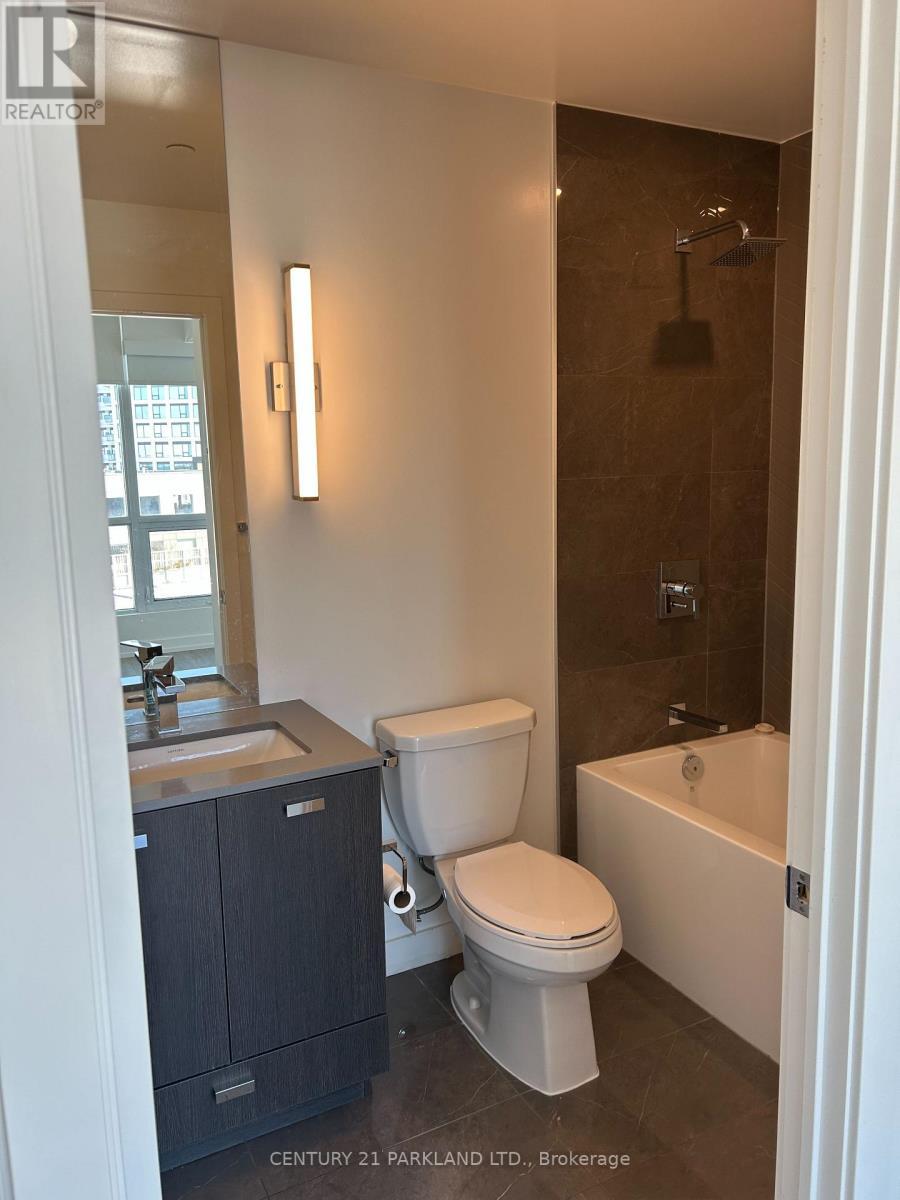 802 - 10 De Boers Drive, Toronto, ON - Indoor Photo Showing Bathroom