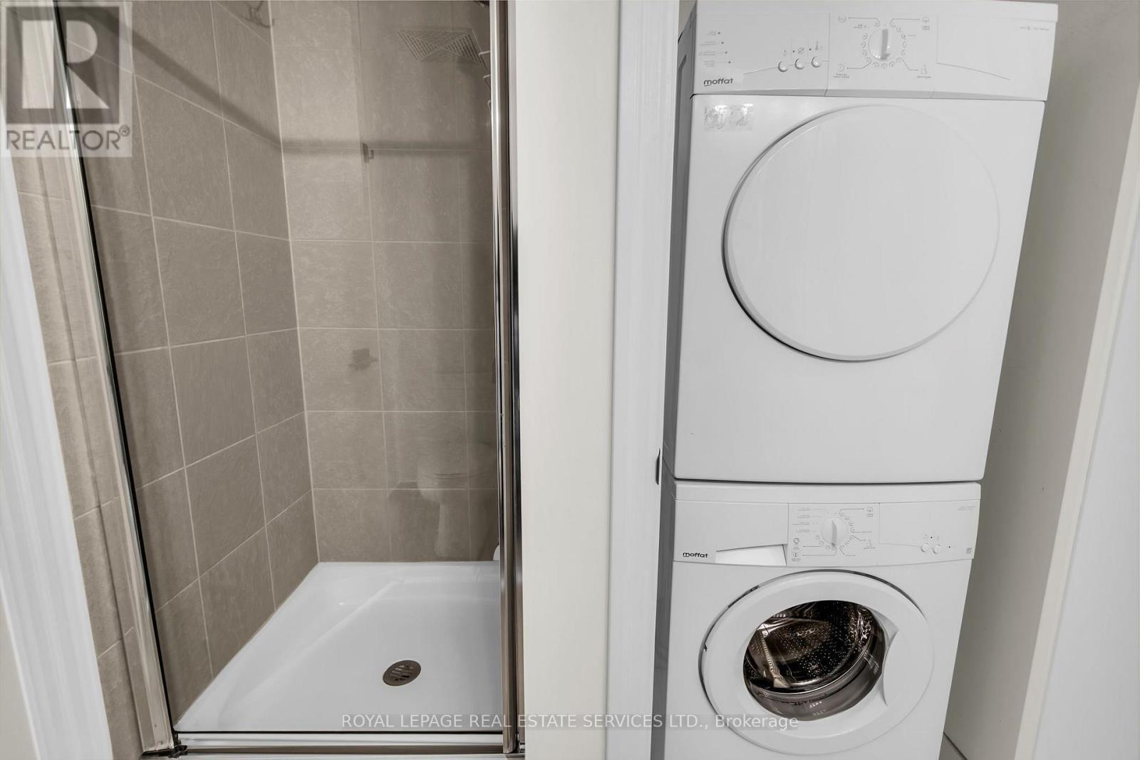 Ph105 - 8 Scollard Street, Toronto, ON - Indoor Photo Showing Laundry Room