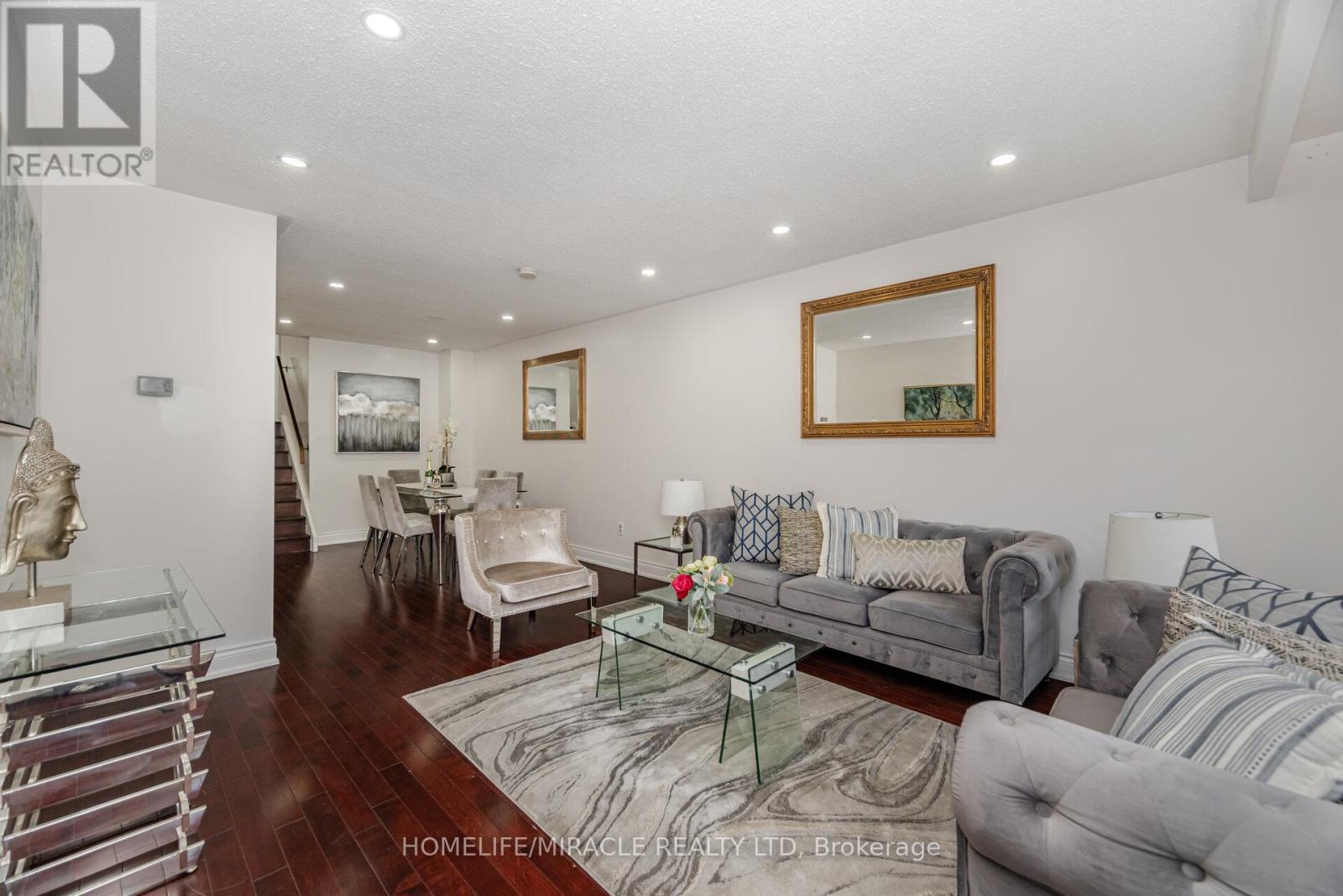 764 Eaglemount Crescent, Mississauga, ON - Indoor Photo Showing Living Room