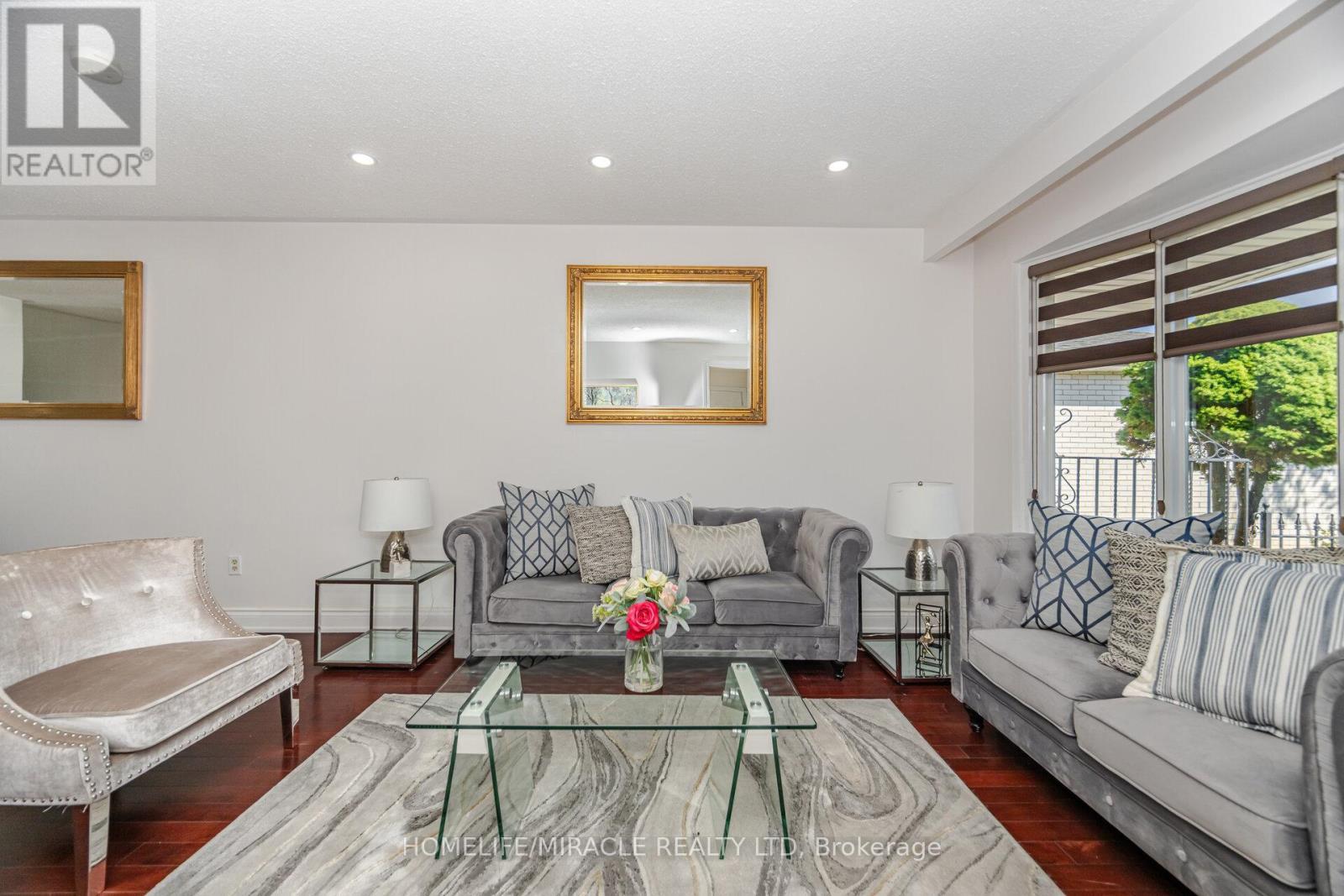 764 Eaglemount Crescent, Mississauga, ON - Indoor Photo Showing Living Room