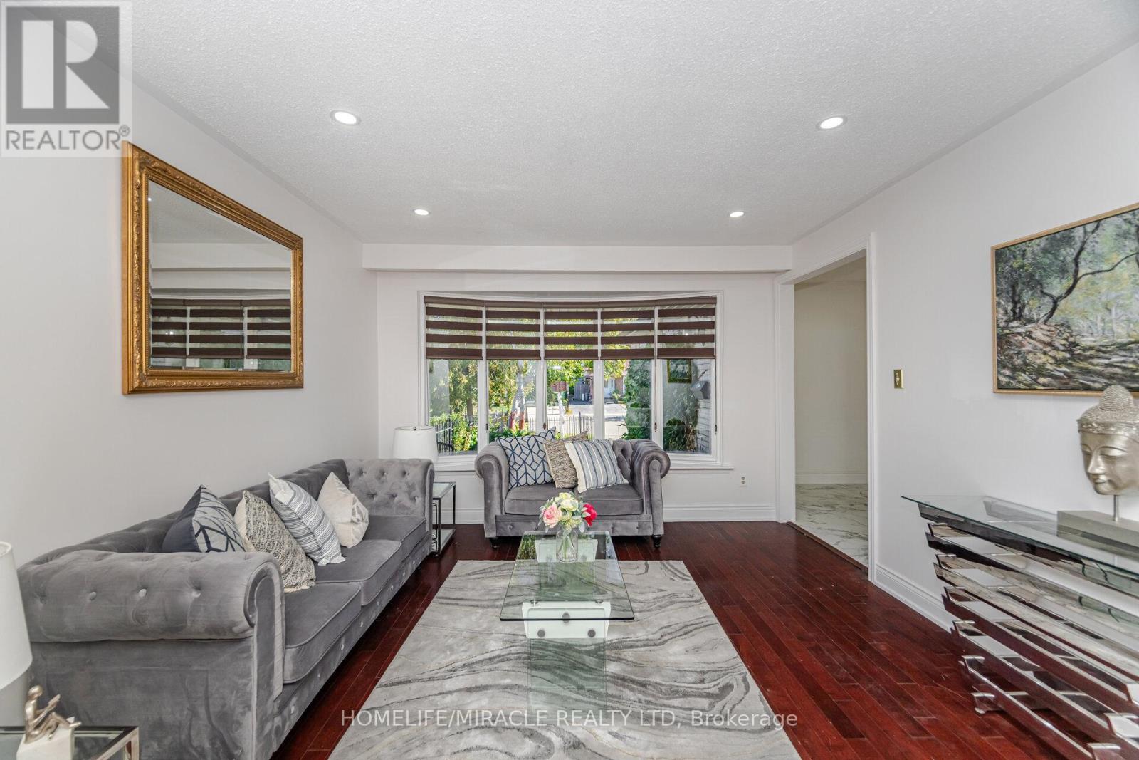 764 Eaglemount Crescent, Mississauga, ON - Indoor Photo Showing Living Room
