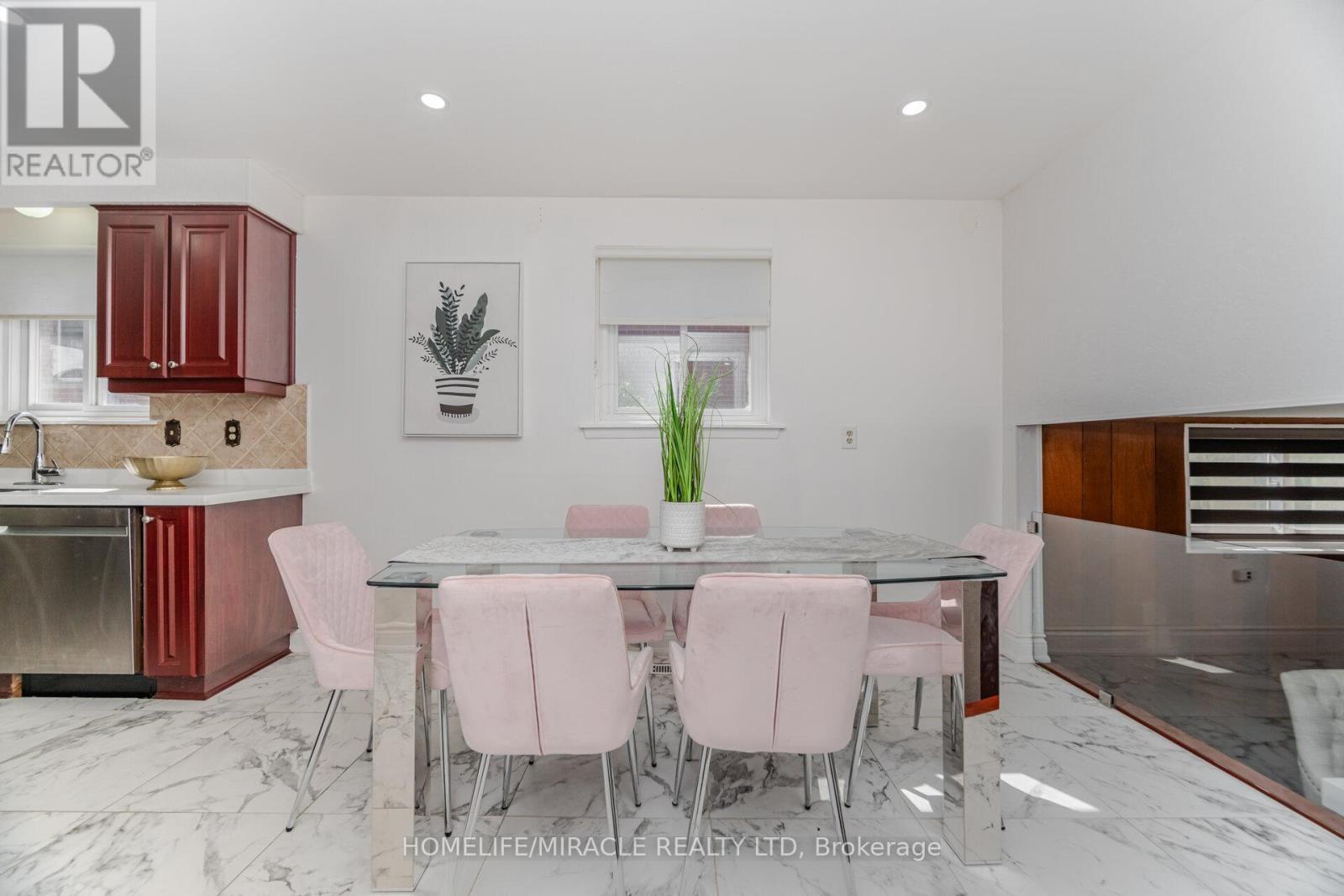 764 Eaglemount Crescent, Mississauga, ON - Indoor Photo Showing Dining Room