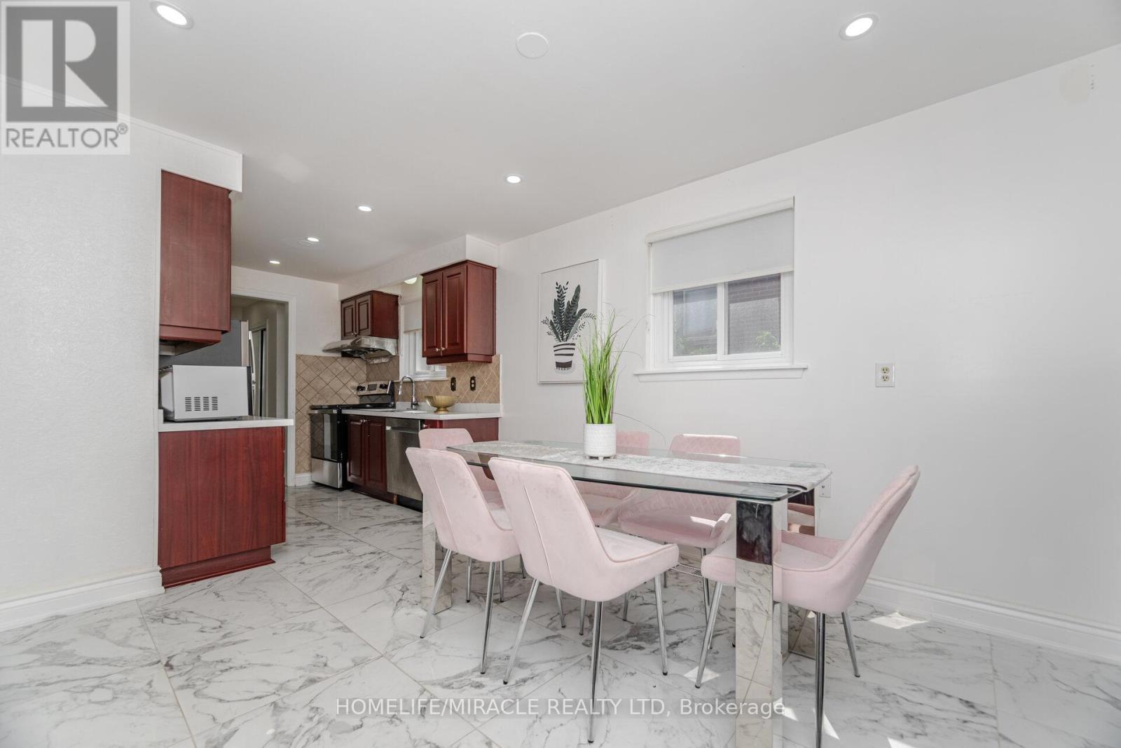 764 Eaglemount Crescent, Mississauga, ON - Indoor Photo Showing Dining Room