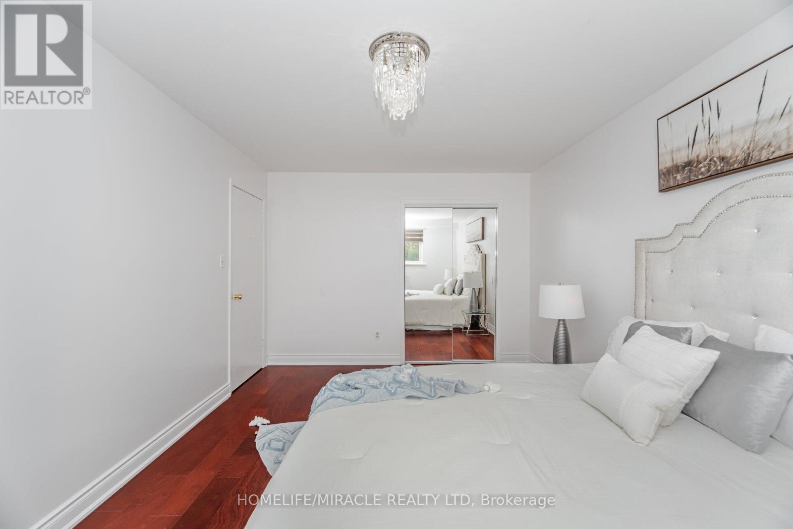 764 Eaglemount Crescent, Mississauga, ON - Indoor Photo Showing Bedroom