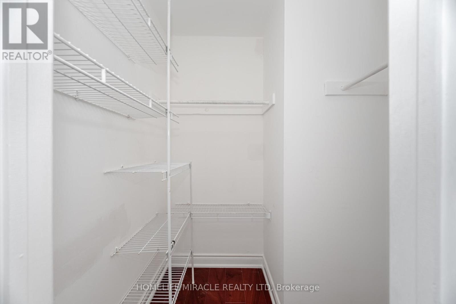 764 Eaglemount Crescent, Mississauga, ON - Indoor With Storage