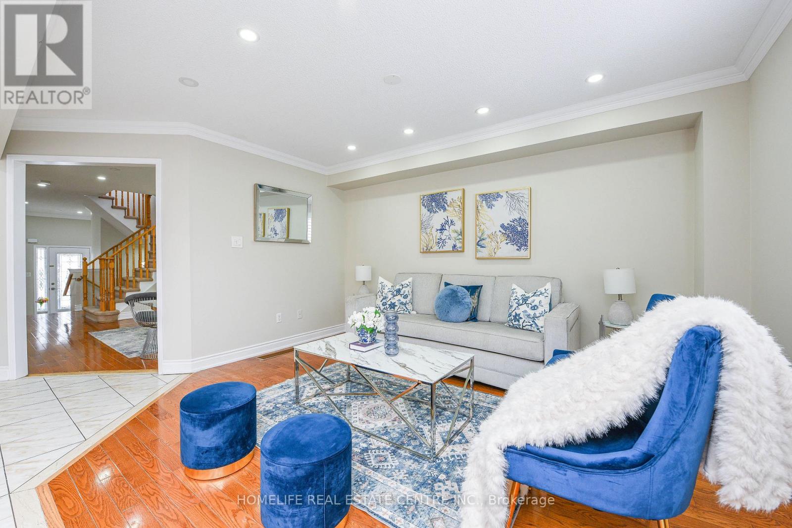60 Ferncastle Crescent, Brampton, ON - Indoor Photo Showing Living Room