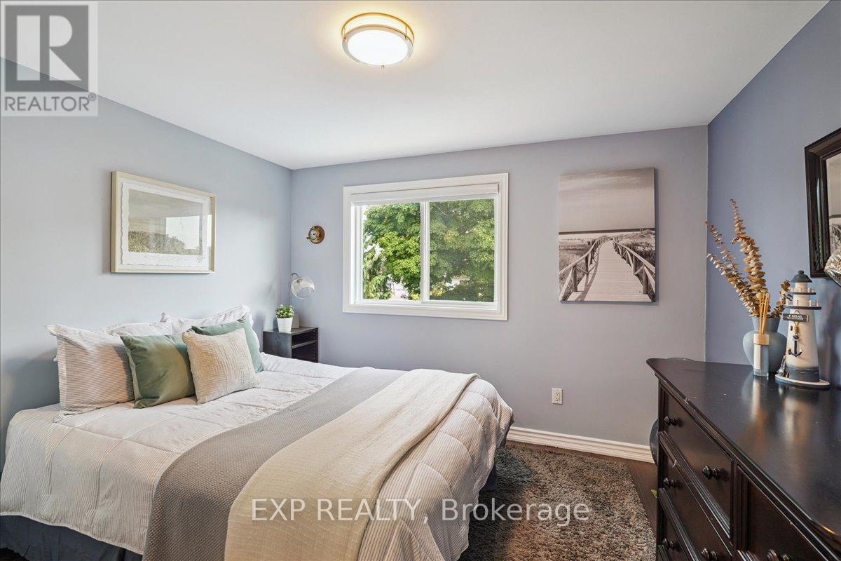 1923 Steepbank Crescent, Mississauga, ON - Indoor Photo Showing Bedroom