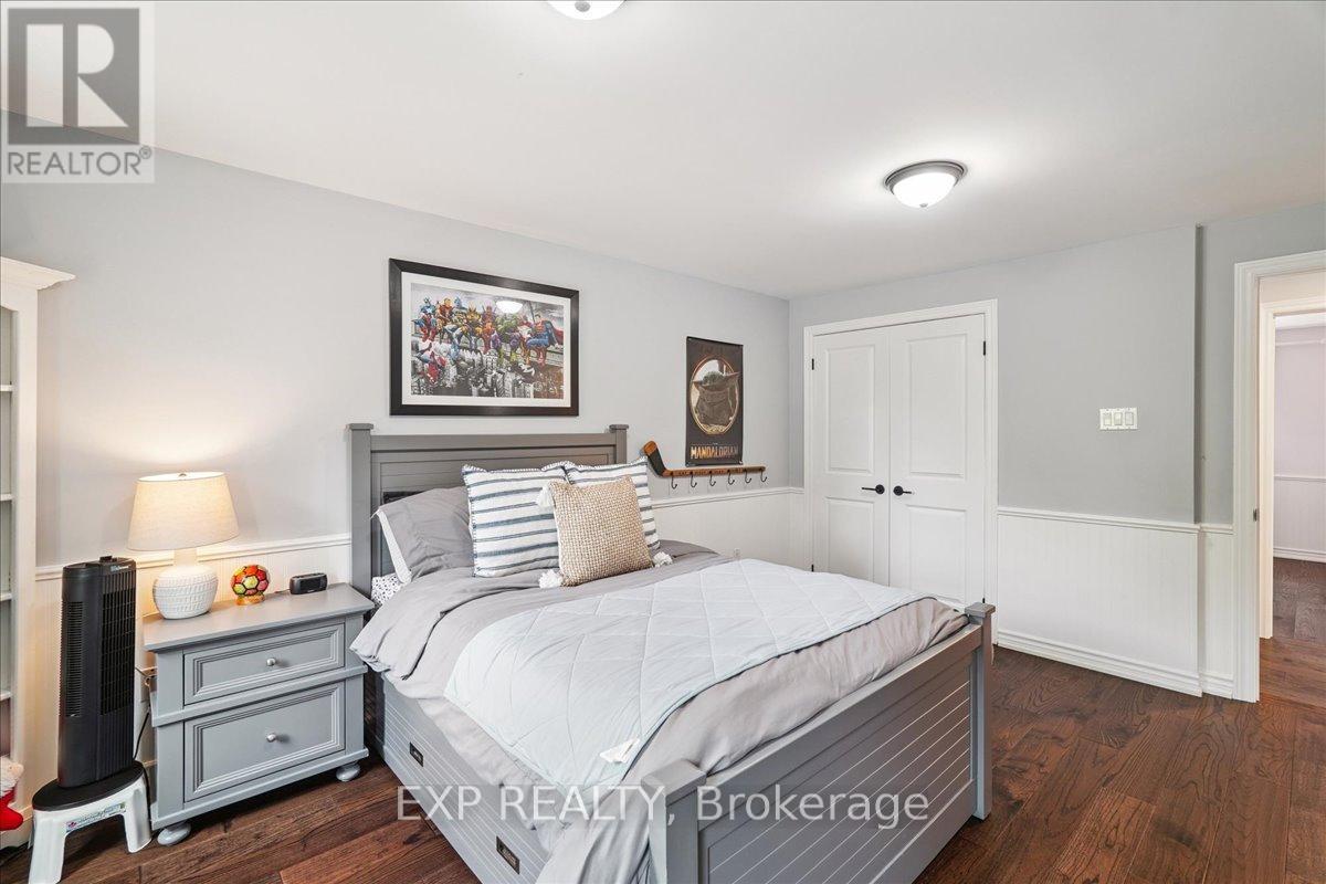1923 Steepbank Crescent, Mississauga, ON - Indoor Photo Showing Bedroom
