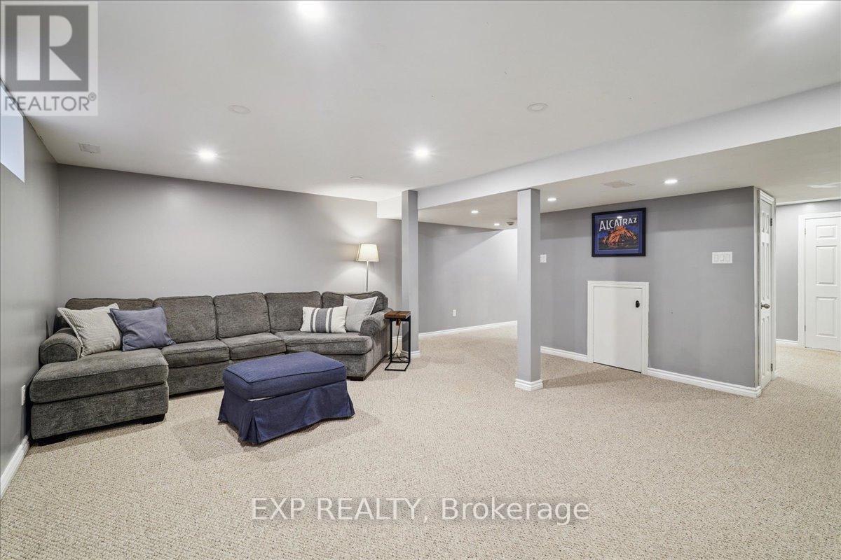 1923 Steepbank Crescent, Mississauga, ON - Indoor Photo Showing Basement