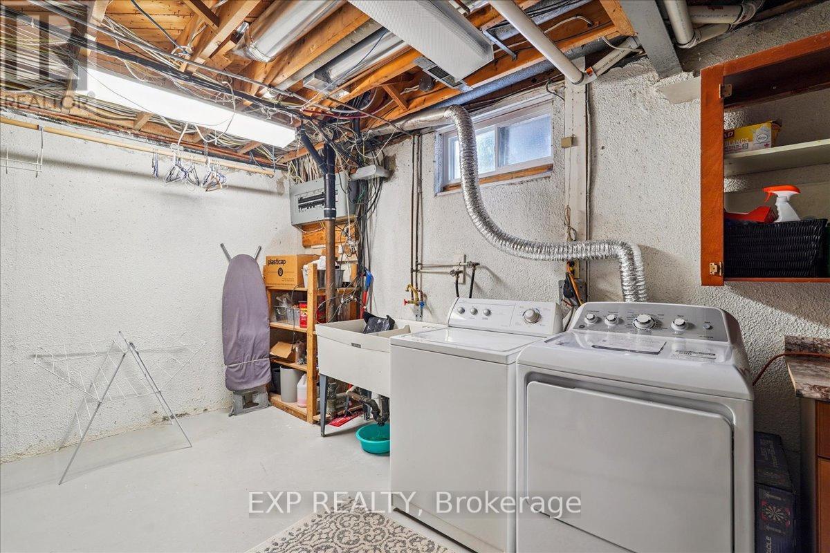 1923 Steepbank Crescent, Mississauga, ON - Indoor Photo Showing Laundry Room