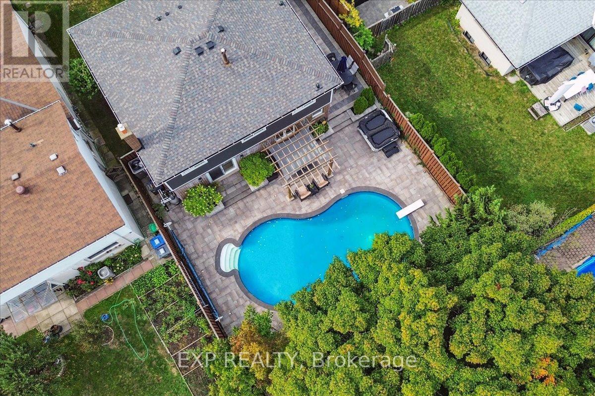 1923 Steepbank Crescent, Mississauga, ON - Outdoor With In Ground Pool