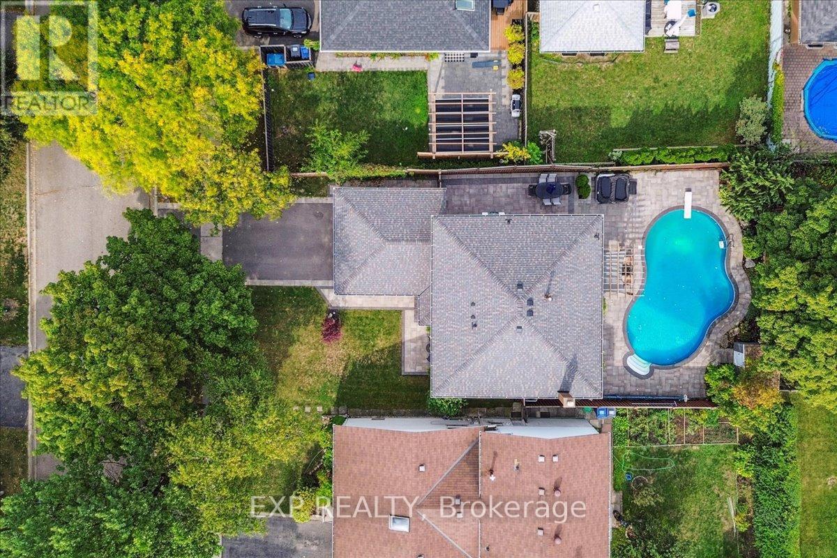 1923 Steepbank Crescent, Mississauga, ON - Outdoor With In Ground Pool