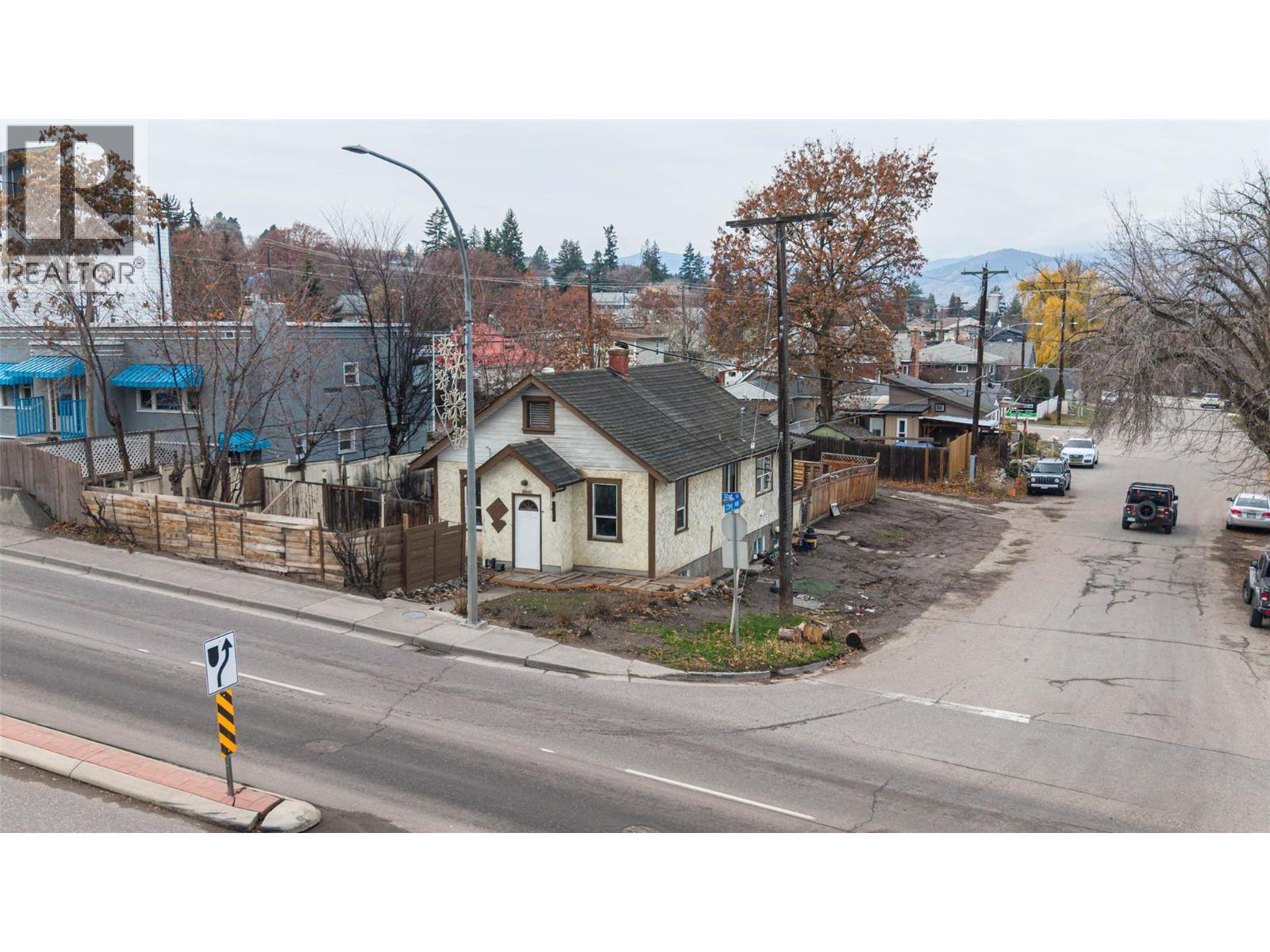 front view of 2214 32 St, Vernon - 2214 32 Street, Vernon, BC - Outdoor