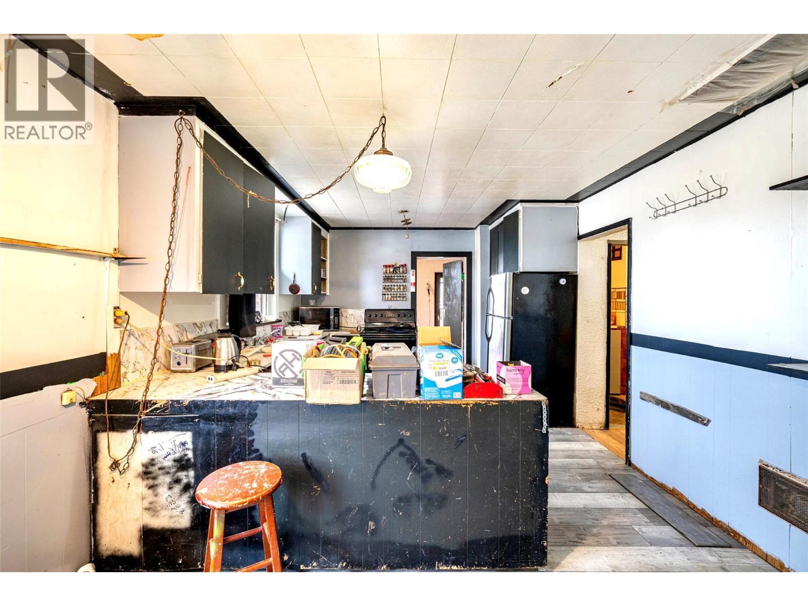 Kitchen - 2214 32 Street, Vernon, BC - Indoor Photo Showing Other Room