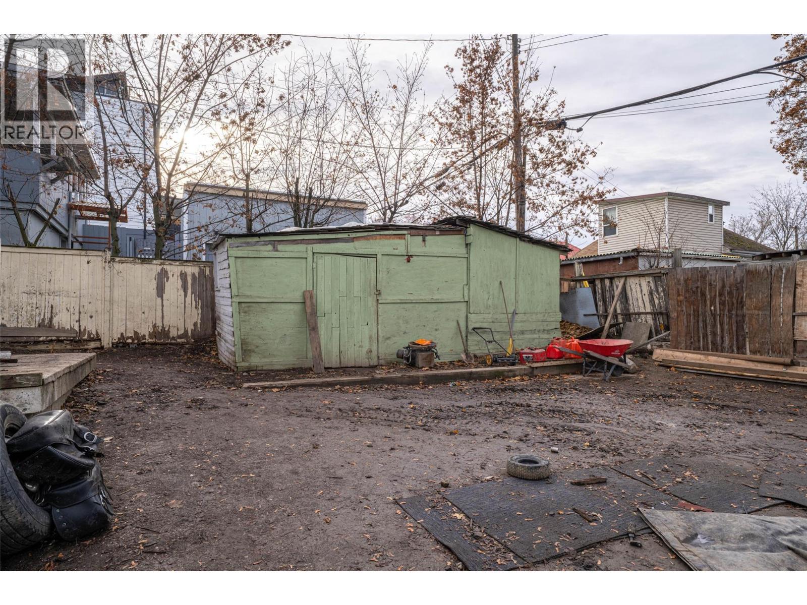 2214 32 Street, Vernon, BC - Outdoor