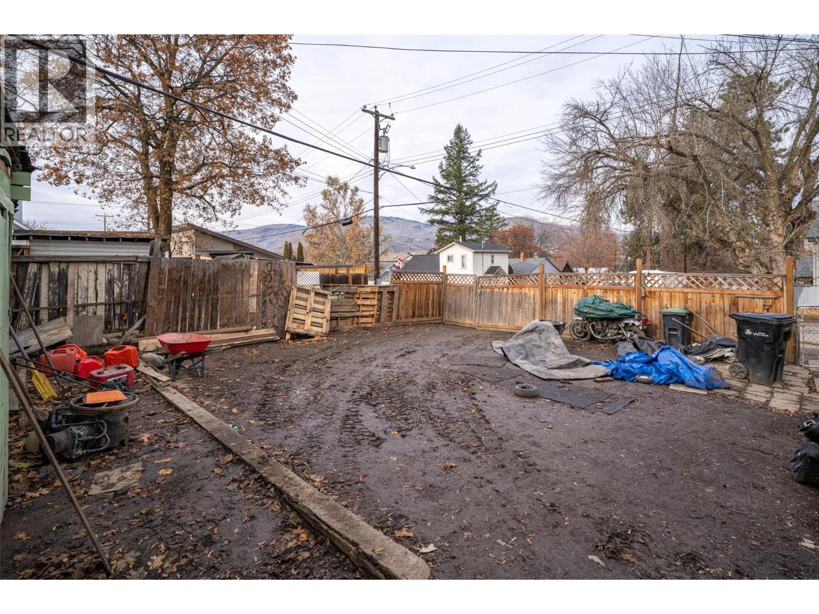 2214 32 Street, Vernon, BC - Outdoor