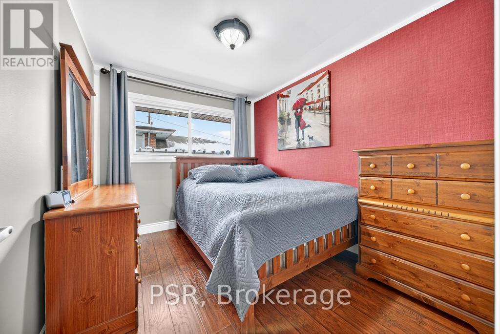 117 Sunrise Drive, Hamilton, ON - Indoor Photo Showing Bedroom