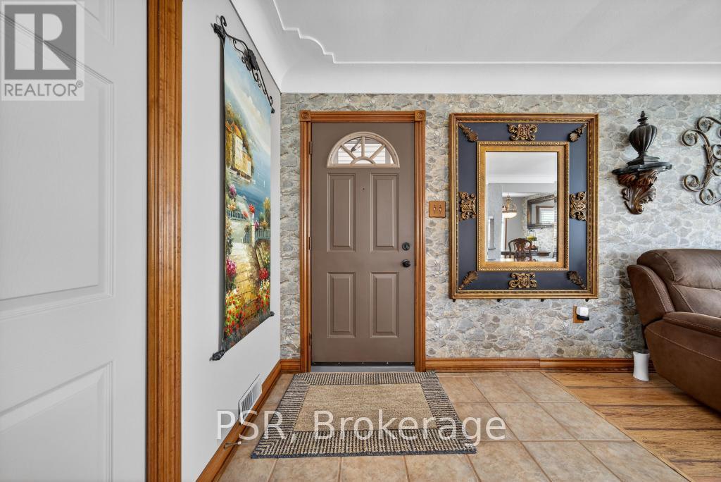 117 Sunrise Drive, Hamilton, ON - Indoor Photo Showing Other Room