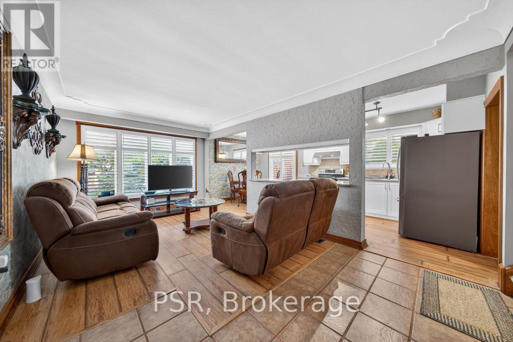 117 Sunrise Drive, Hamilton, ON - Indoor Photo Showing Other Room