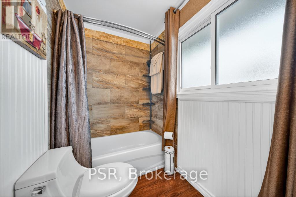 117 Sunrise Drive, Hamilton, ON - Indoor Photo Showing Bathroom
