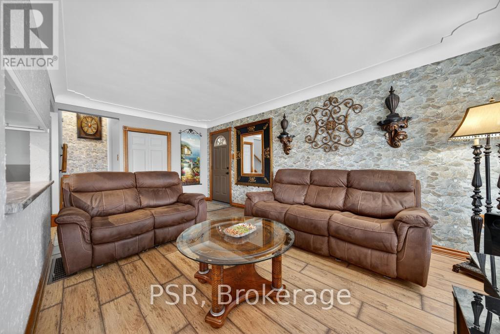 117 Sunrise Drive, Hamilton, ON - Indoor Photo Showing Living Room