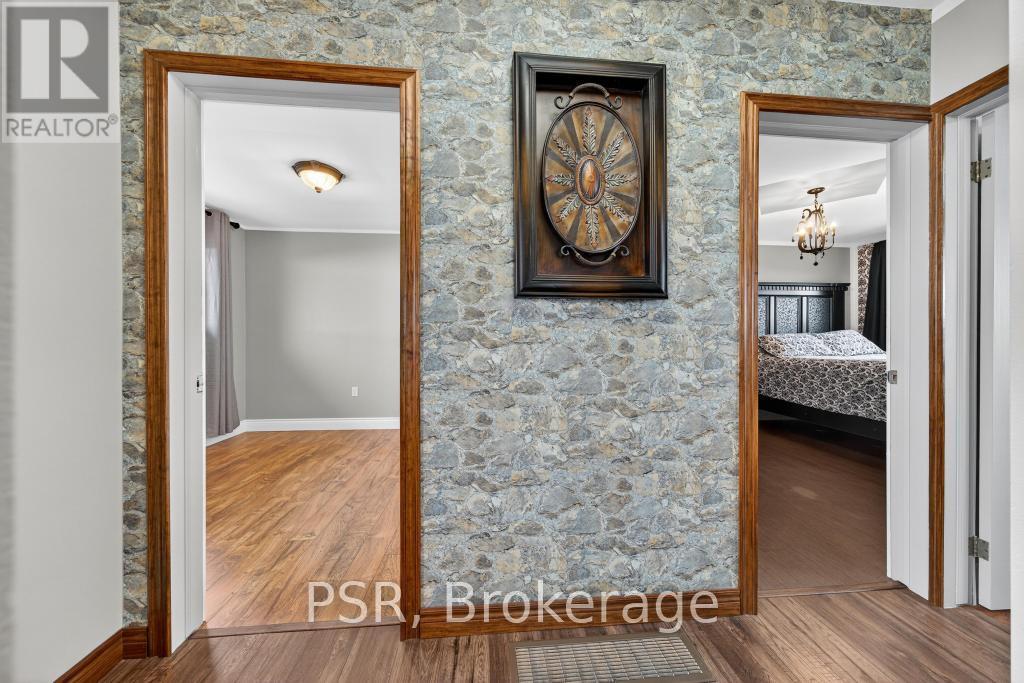 117 Sunrise Drive, Hamilton, ON - Indoor Photo Showing Other Room