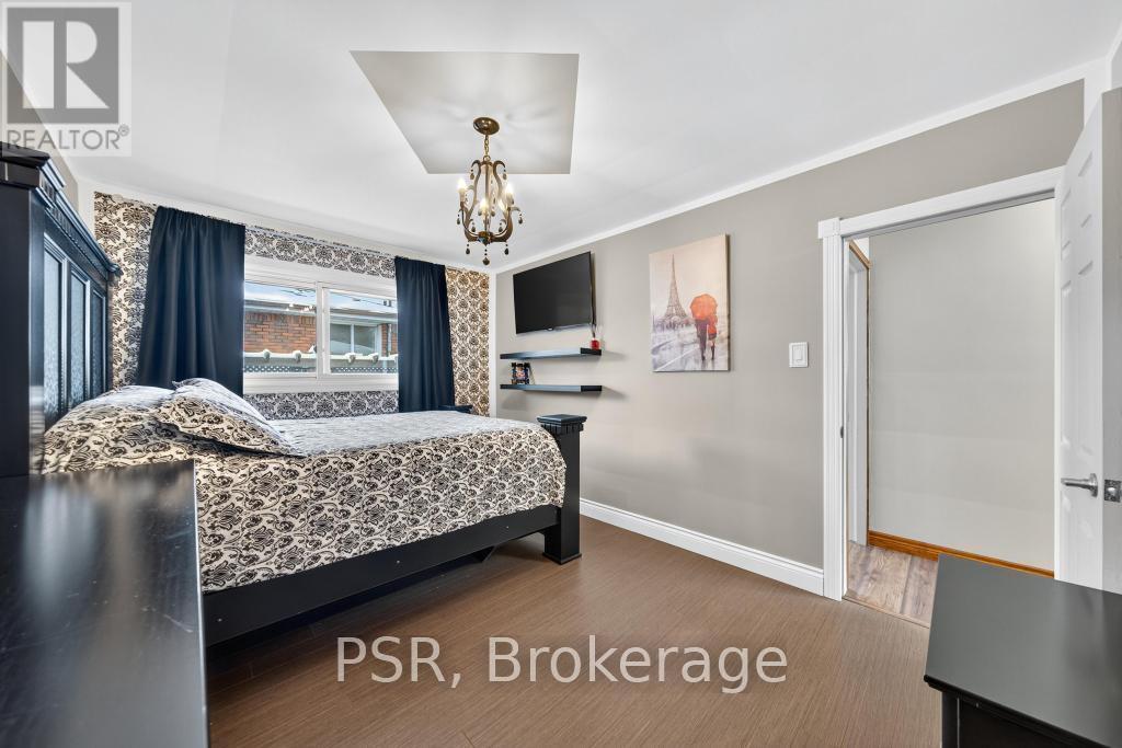 117 Sunrise Drive, Hamilton, ON - Indoor Photo Showing Bedroom