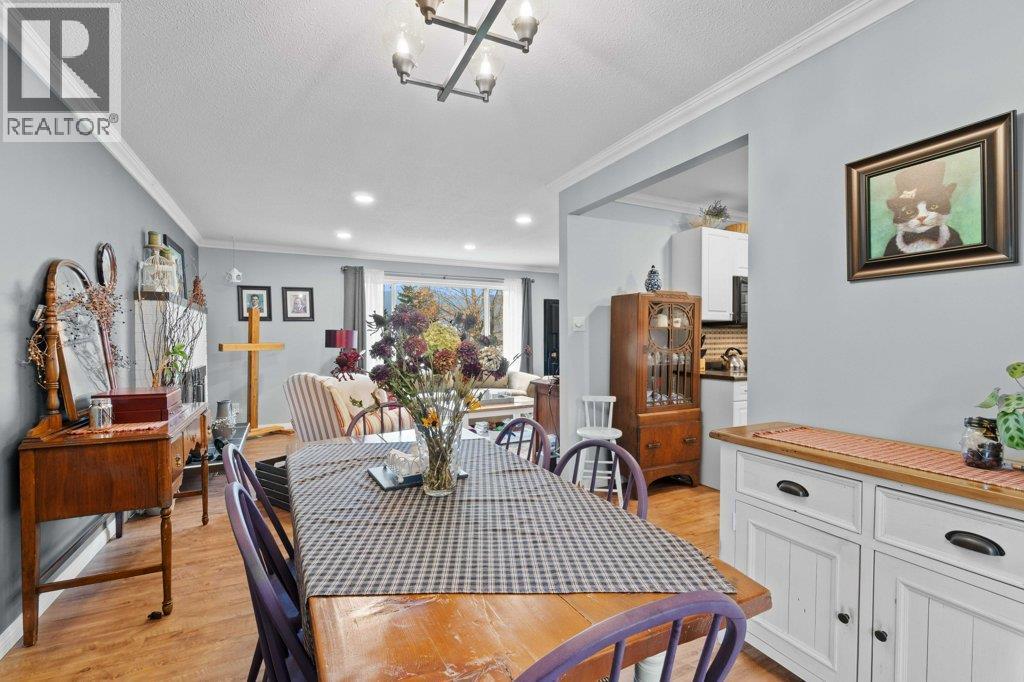 70 18 Street Ne, Salmon Arm, BC - Indoor Photo Showing Dining Room