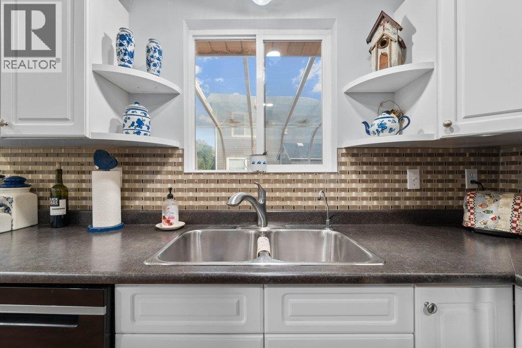 70 18 Street Ne, Salmon Arm, BC - Indoor Photo Showing Kitchen With Double Sink