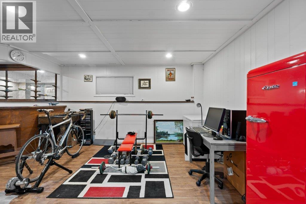 70 18 Street Ne, Salmon Arm, BC - Indoor