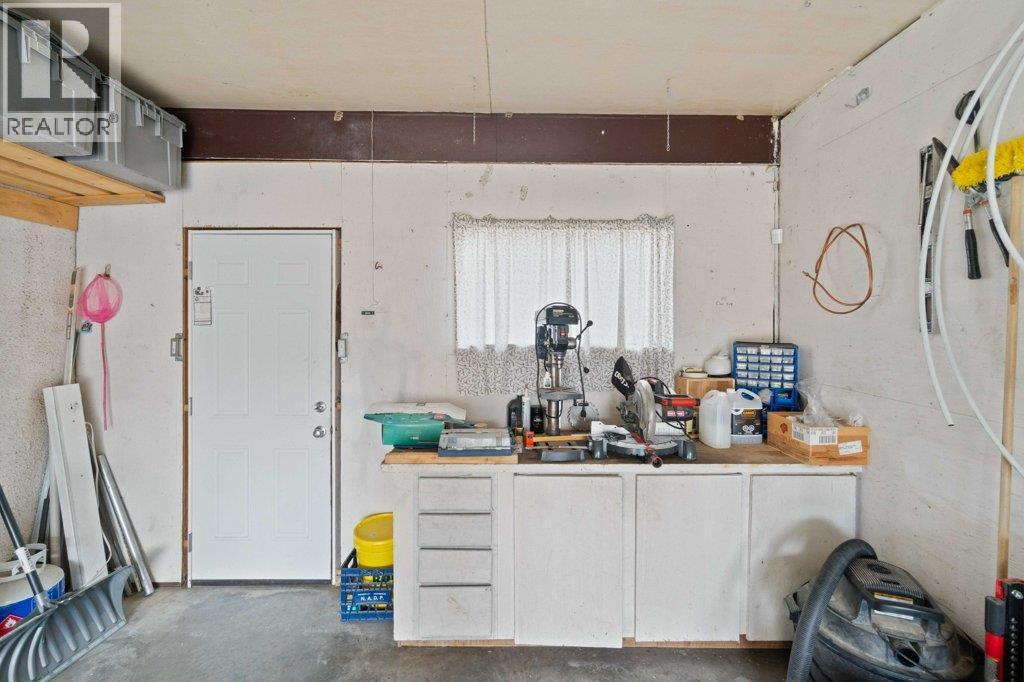 70 18 Street Ne, Salmon Arm, BC - Indoor