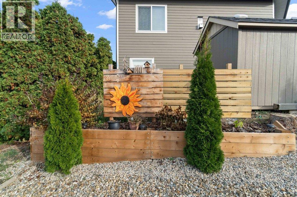 70 18 Street Ne, Salmon Arm, BC - Outdoor With Exterior