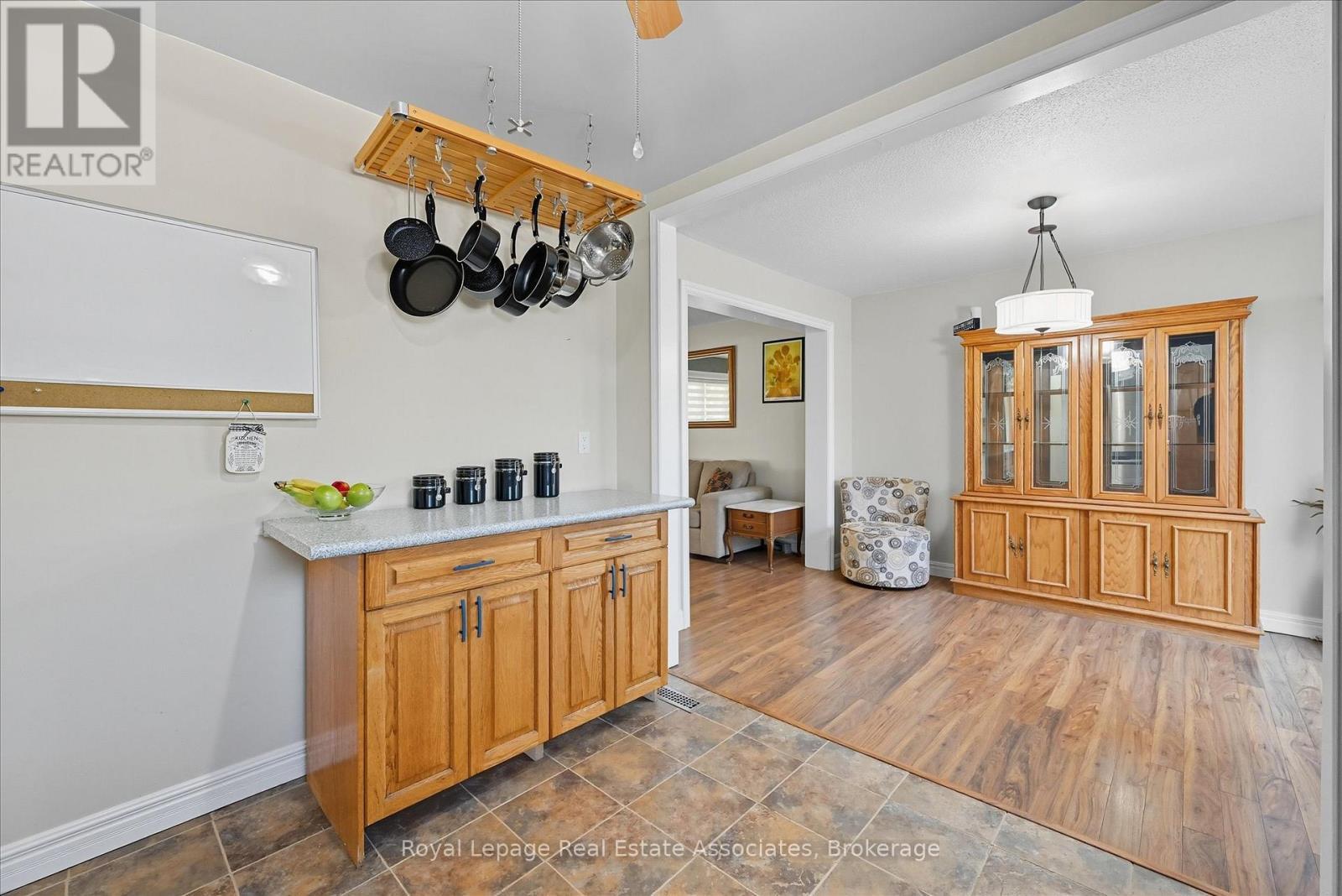Kitchen - 107 Billington Crescent, Hamilton, ON - Indoor Photo Showing Other Room