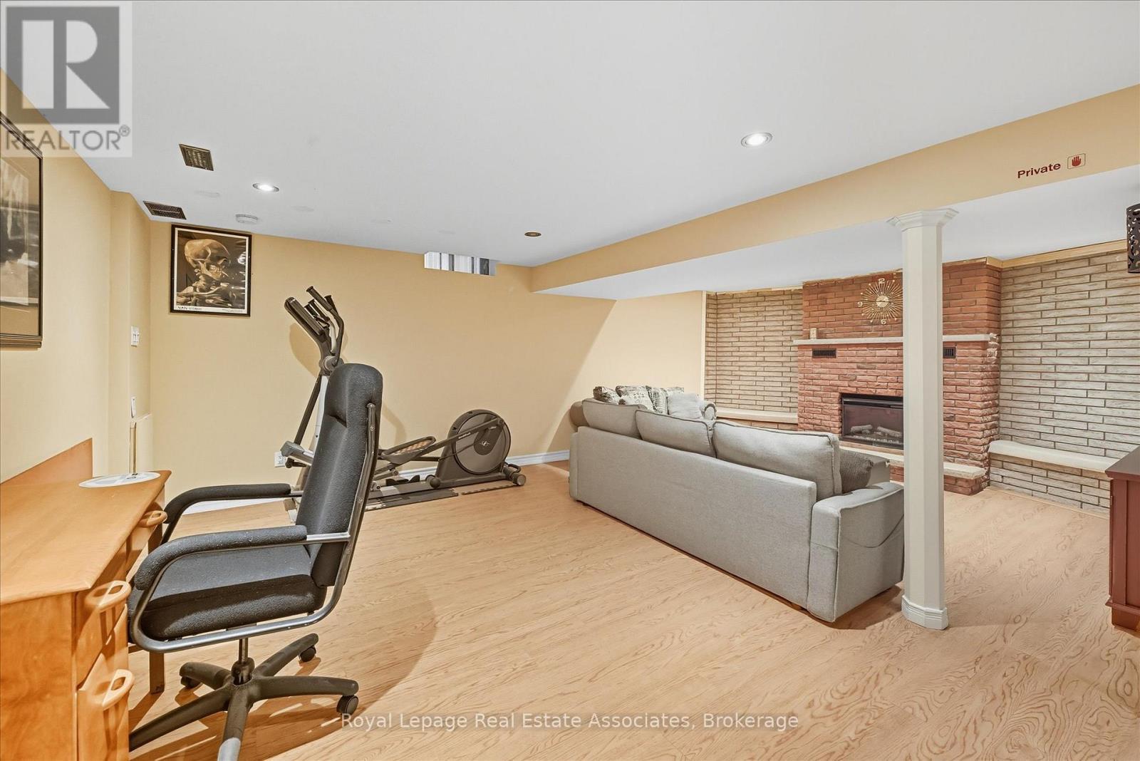 Rec Room - Lower Level - 107 Billington Crescent, Hamilton, ON - Indoor Photo Showing Gym Room