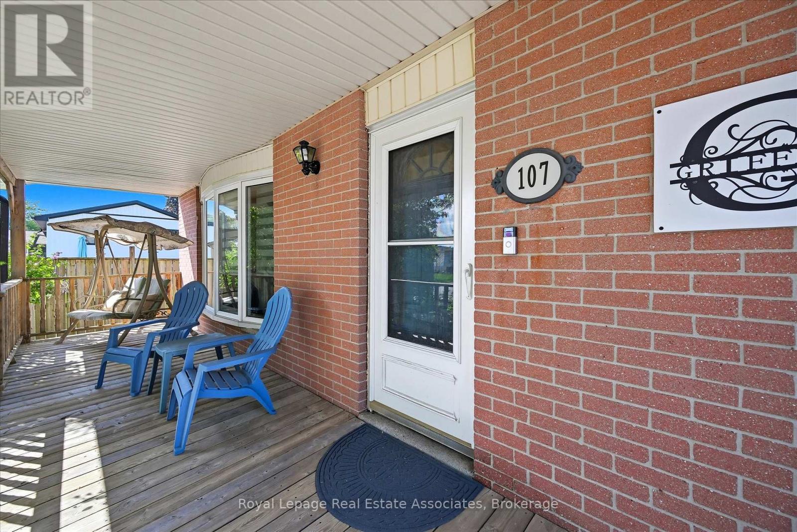 Front of Structure - 107 Billington Crescent, Hamilton, ON - Outdoor With Deck Patio Veranda With Exterior